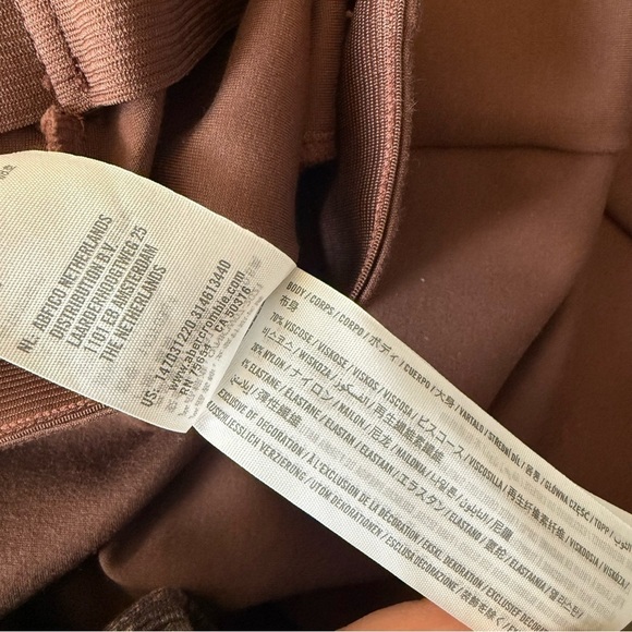 Abercrombie & Fitch split hem Ponte flared pants chocolate brown size large - Picture 7 of 8